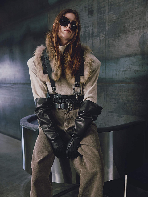 Black leather belt, 3 Black leather belt, 3