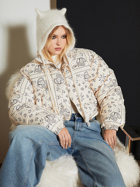 Milk‑colored cropped down jacket with paisley pattern, 8