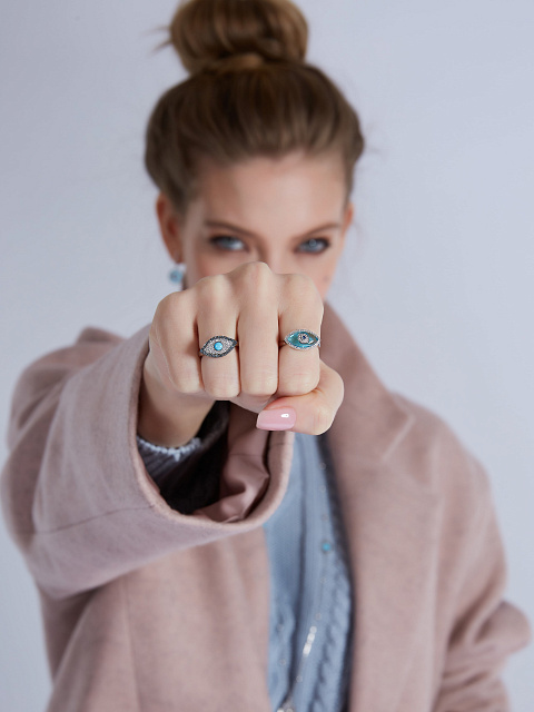 Ring made of white gold with quartz, sapphire and diamonds, 2