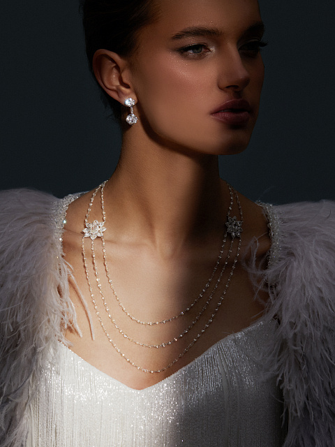 Briolette Diamond, Oval Diamond & White Gold Necklace, 10