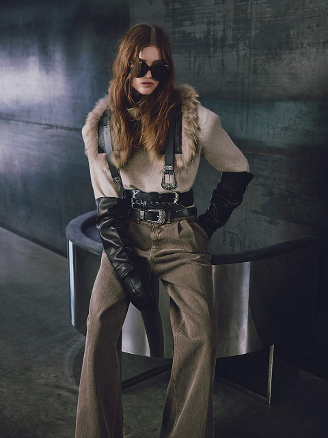 Black leather belt, 4 Black leather belt, 4