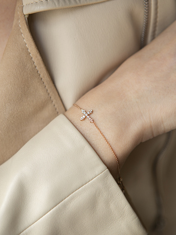 Rose gold bracelet with round brilliant-cut diamonds, 2