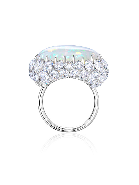 Ring with opal and diamonds, 4