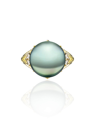 Ring made of yellow gold with pearls and diamonds, 2