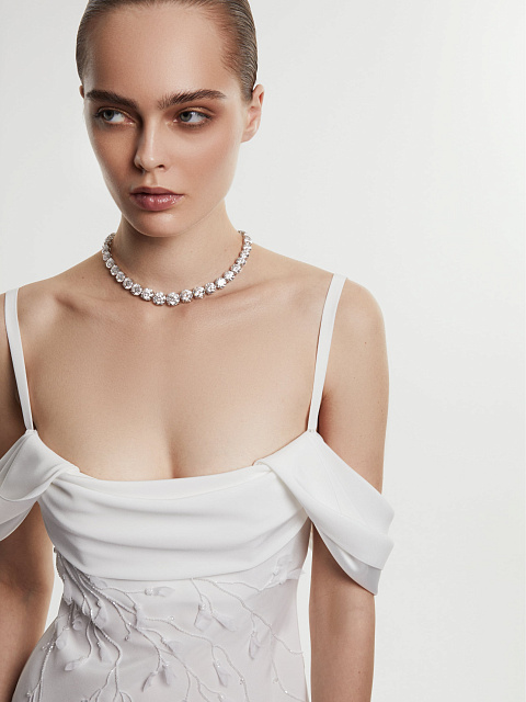 White gold necklace with round-cut diamonds, 14