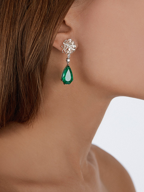 Pear Emerald & Pear Diamond & White Gold Earrings, 7