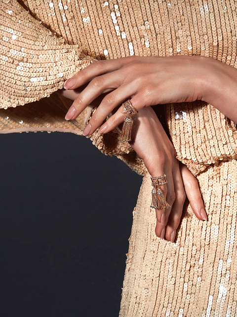 Rose gold hand ring with brown diamonds, 3