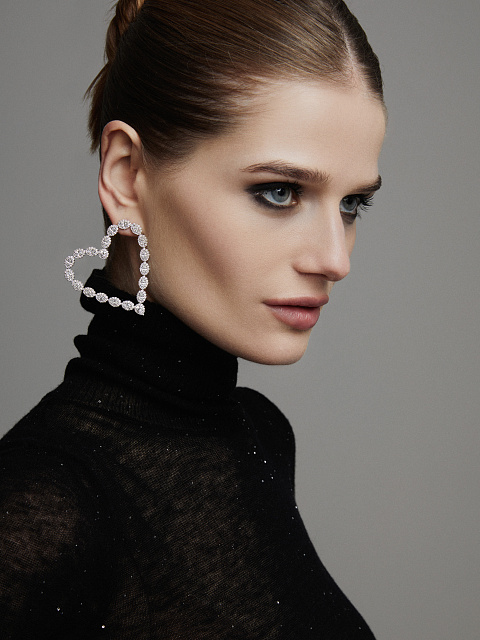 White Gold & Diamond Heart-Shaped Earrings, 8