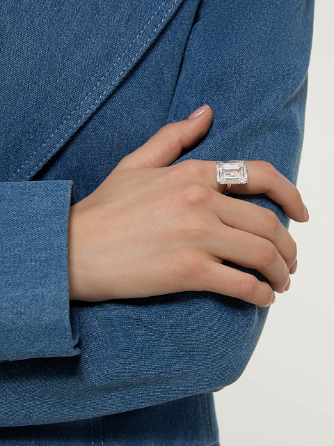 White gold ring with laboratory-grown octagon-cut diamond, 4