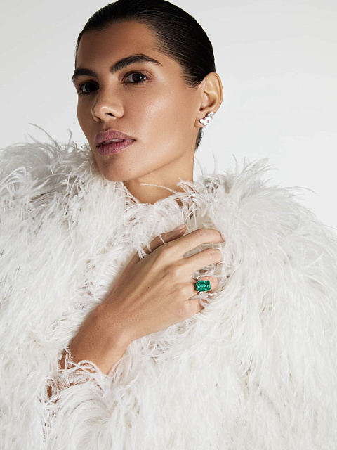 White gold stud earrings with marquise-cut diamonds, 4