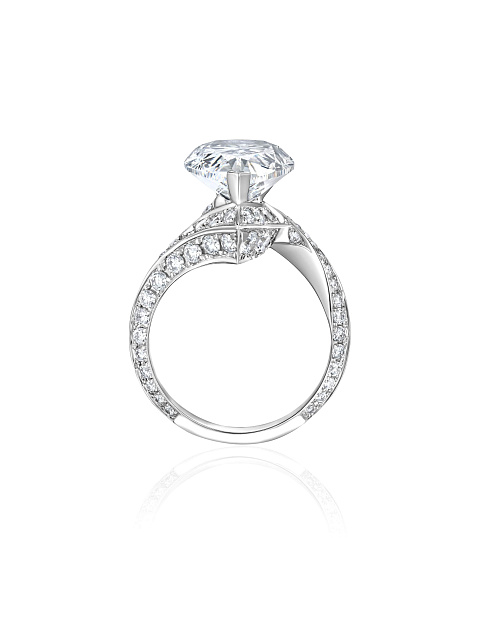 Ring with an LG pear-cut diamond, 5 Ring with an LG pear-cut diamond, 5