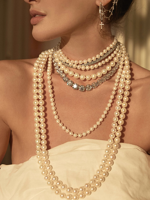 White gold necklace with round-cut diamonds, 3