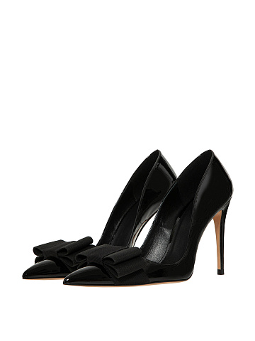 Black pumps with bows, 1
