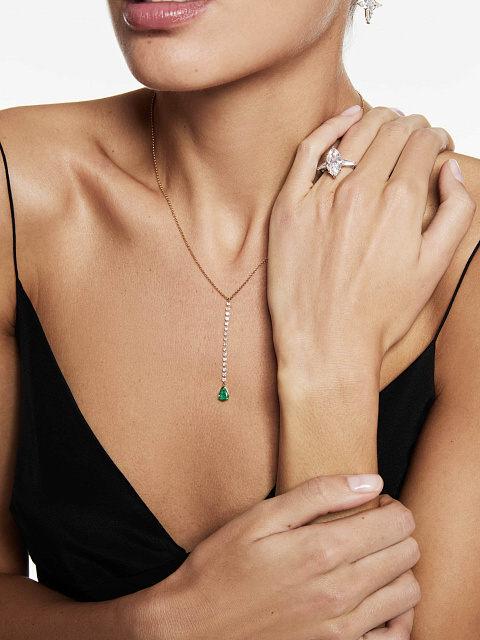 Yellow gold necklace with emerald and diamonds, 2