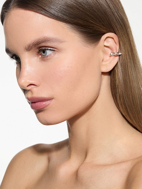 White gold ear cuff with diamonds, 2 White gold ear cuff with diamonds, 2