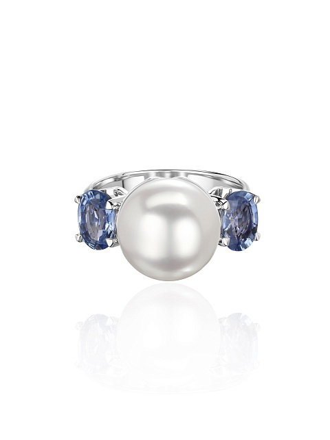 White gold ring with pearls and sapphires, 3 White gold ring with pearls and sapphires, 3