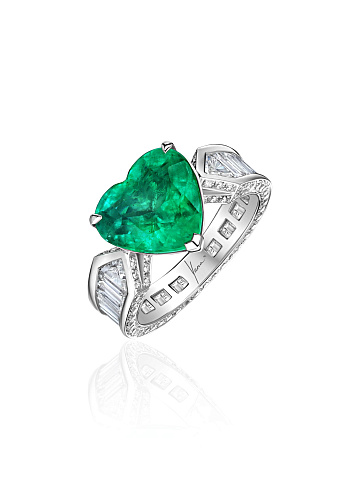 Ring with heart-cut emerald and diamonds, 1