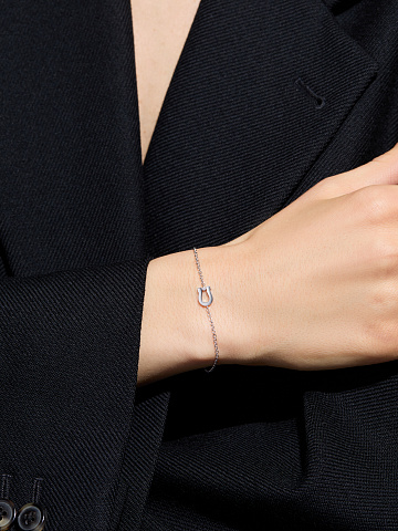 White gold horseshoe bracelet with diamond, 2 White gold horseshoe bracelet with diamond, 2