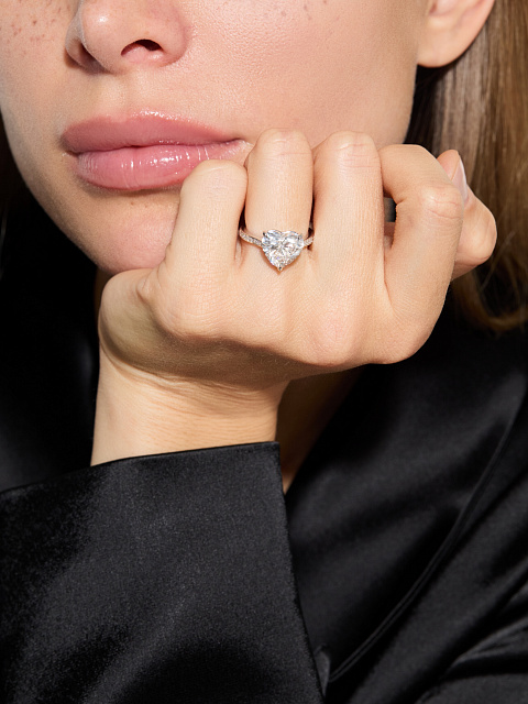 Ring with an LG diamond in a “heart” cut, 3 Ring with an LG diamond in a “heart” cut, 3