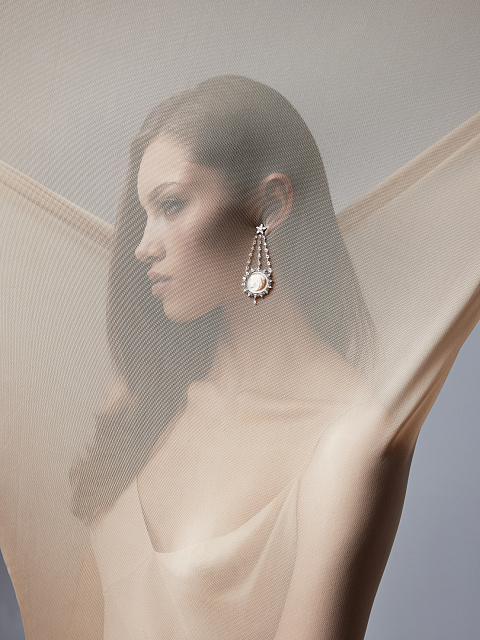 White Gold, Cameo & Pear-cut Diamonds Earrings, 3