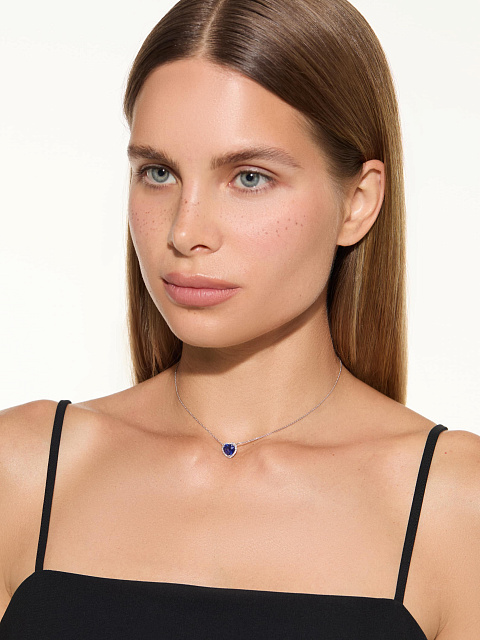 White gold necklace with heart-cut sapphire and diamonds, 3