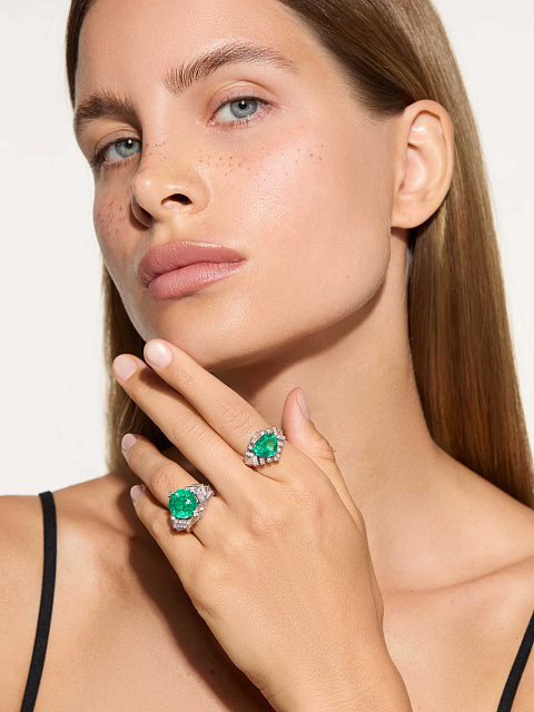 White gold ring with emeralds and diamonds, 4