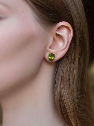Yellow gold stud earrings with peridot and yellow diamonds, 2