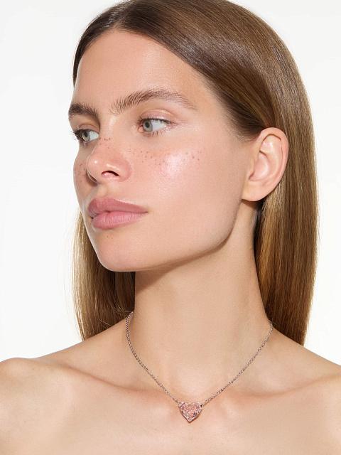 White gold necklace with a pink LG diamond in a heart cut, 5