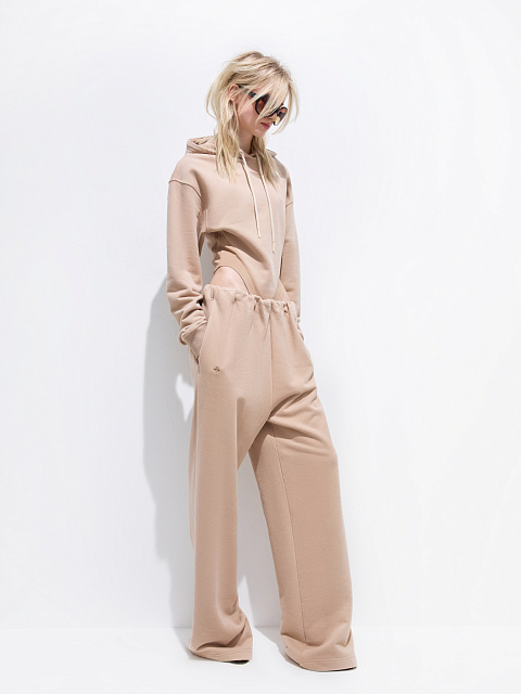 Beige fleece sweatpants, 2