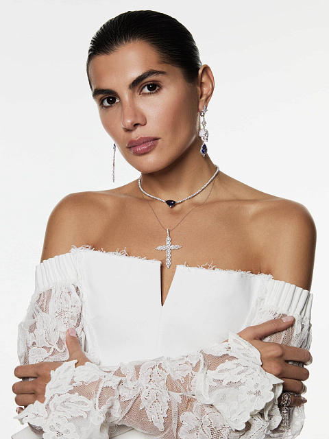 Asymmetrical white gold skull earrings with tanzanites and diamonds, 3