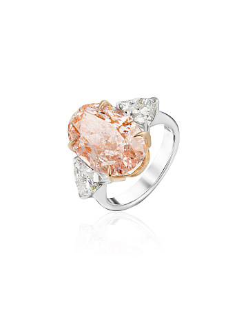 White gold ring with an oval-cut pink diamond, 1
