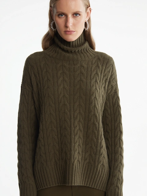 Green cashmere sweater with turtleneck, 2 Green cashmere sweater with turtleneck, 2