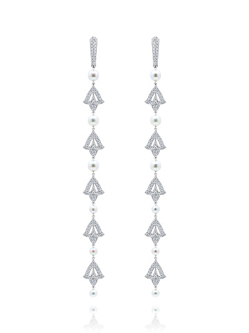 Long white gold earrings with white pearls and round diamonds, 1