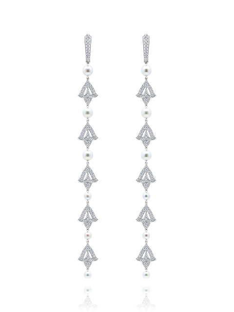 Long white gold earrings with white pearls and round diamonds, 1