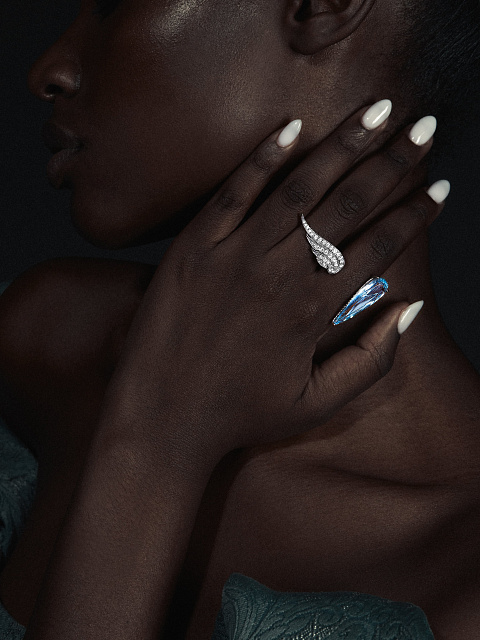 White gold ring with aquamarine and diamonds, 4