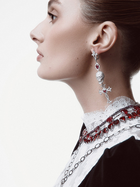 White gold earrings with rubies and diamonds, 2 White gold earrings with rubies and diamonds, 2