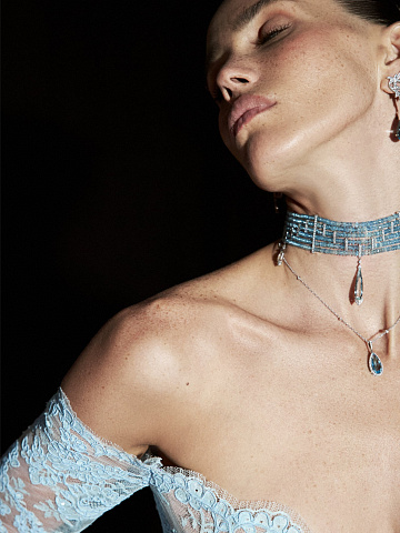 White gold choker necklace with aquamarines and diamonds, 2