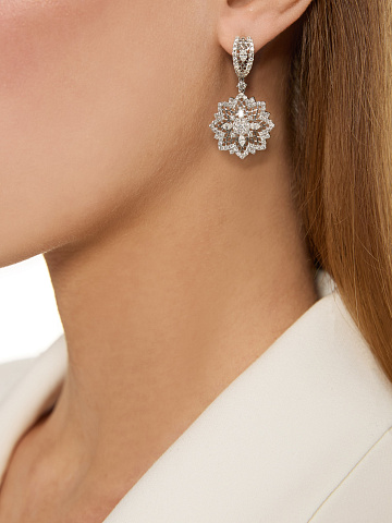 White gold earrings with marquise-cut diamonds, 2