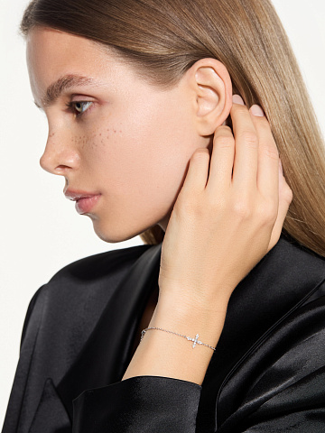 White gold bracelet with cross, 2 White gold bracelet with cross, 2