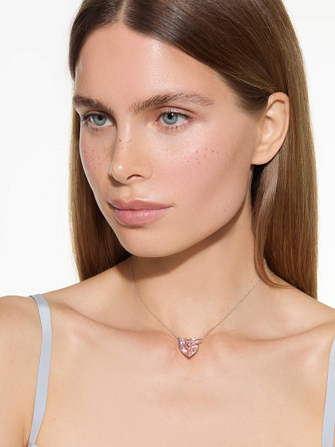 White gold necklace with a pink LG diamond in a heart cut, 6