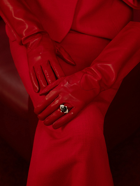 White gold ring with black diamond, 8