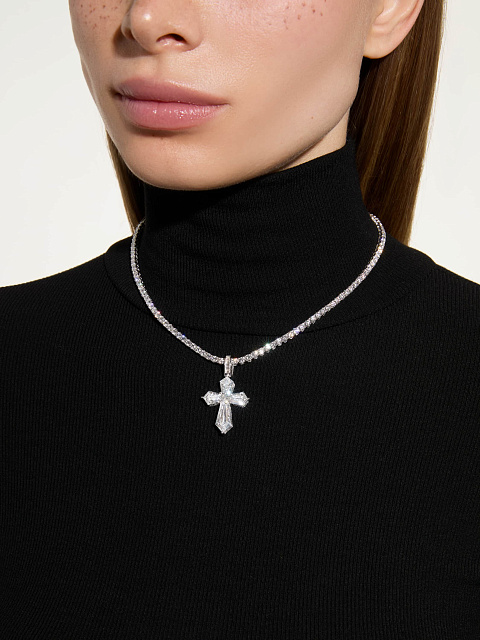 Necklace with a cross-shaped pendant with LG diamonds, 1