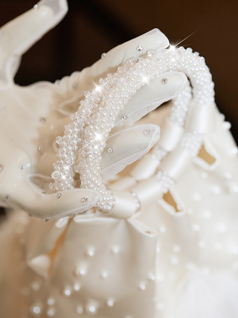 White Silk Pearls & Feathers Small Bag, 7