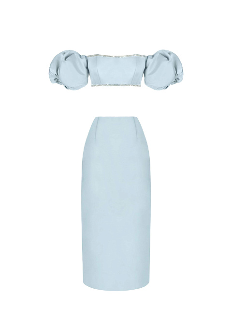 Set in light blue satin, 1